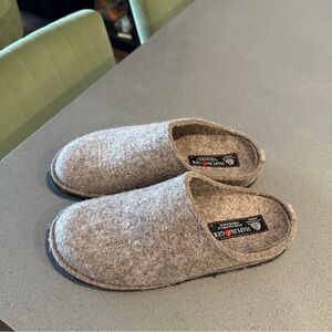 Hafling Wool Slip-On House Slippers in Dusty Gray